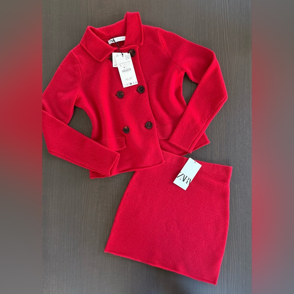 Zara Scarlet Blazer and Skirt Ensemble - Picture 12 of 12
